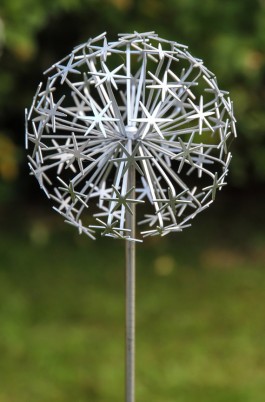 Allium Stem - Silver (full) by Ruth Moilliet at The Sculpture Park