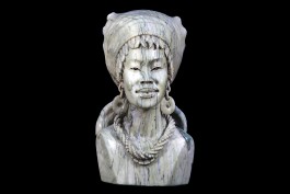 Queen of Beauty by Farai Mangenda at The Sculpture Park
