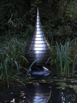 Teardrop by Richard Cresswell at The Sculpture Park