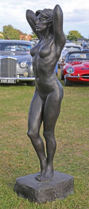 Nicki Howarth by Enzo Plazzotta at The Sculpture Park
