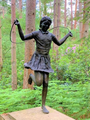 Girl Skipping by Olwen Gillmore at The Sculpture Park